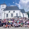 Na tegoroczny pielgrzymi  szlak  wyruszyło około 500 osób.