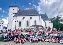 Na tegoroczny pielgrzymi  szlak  wyruszyło około 500 osób.