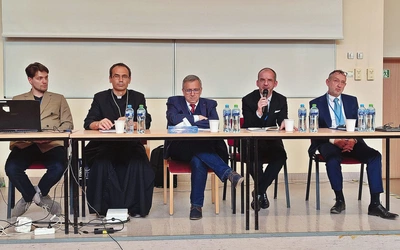 Panel dyskusyjny przedstawicieli różnych religii.