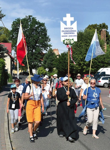 Ks. P. Patrzylas od pięciu lat jest wikariuszem w parafii św. Mikołaja w Głogowie. Więcej o diecezjalnych pielgrzymkach i zapisach: pielgrzymka.glogow.pl, pielgrzymka.zgora.pl, pielgrzymkagorzowska.diecezjazg.pl.
