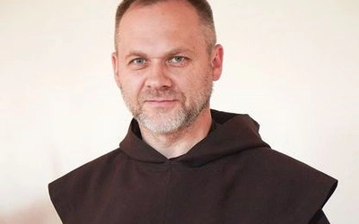 Szkaplerz jak obrączka. „Nie jest amuletem, nie jest drogą na skróty”