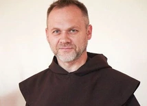 Szkaplerz jak obrączka. „Nie jest amuletem, nie jest drogą na skróty”