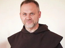 Szkaplerz jak obrączka. „Nie jest amuletem, nie jest drogą na skróty”