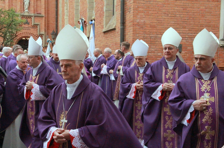 Tarnów. Ostatnie pożegnanie bp. Władysława Bobowskiego
