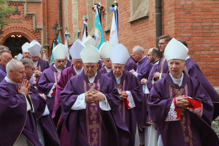 Tarnów. Ostatnie pożegnanie bp. Władysława Bobowskiego