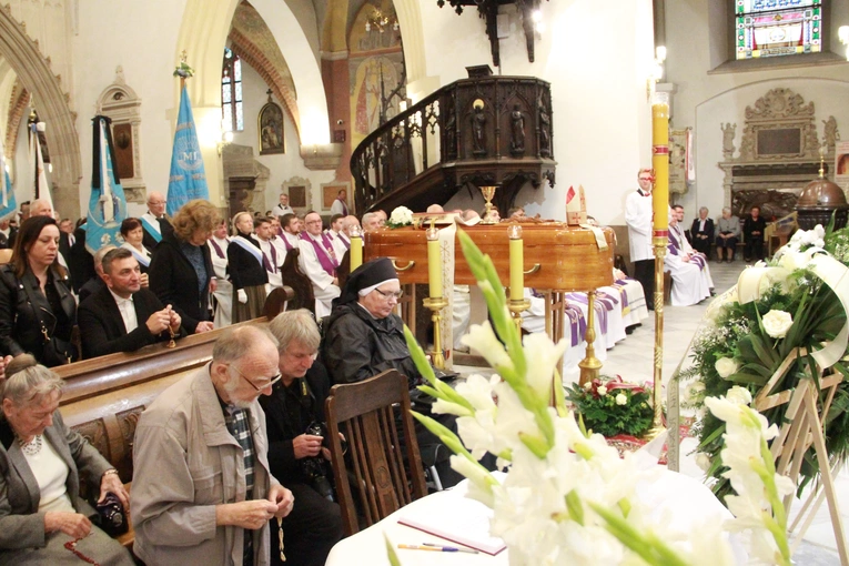 Tarnów. Ostatnie pożegnanie bp. Władysława Bobowskiego