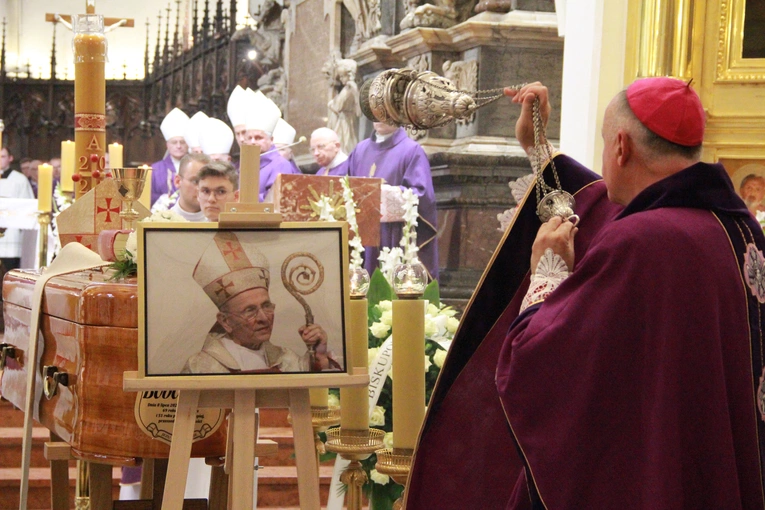 Tarnów. Ostatnie pożegnanie bp. Władysława Bobowskiego