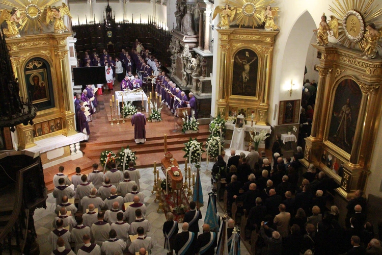 W nim widać było wielu świętych, dziś wielu widzi w nim świętego