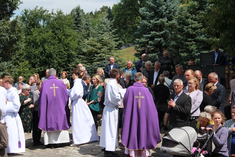 Tropie. Pogrzeb bp. Władysława Bobowskiego