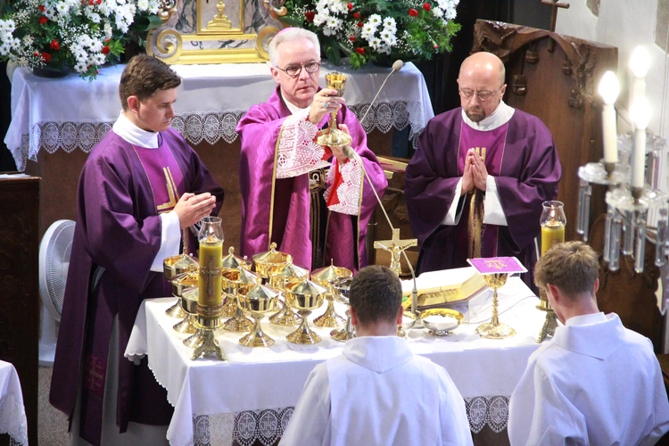 Tropie. Pogrzeb bp. Władysława Bobowskiego