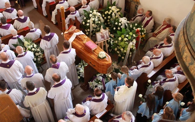 Tropie. Pogrzeb bp. Władysława Bobowskiego