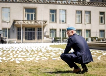 30 lat po masakrze w Srebrenicy Holandia rozlicza się ze swojej odpowiedzialności