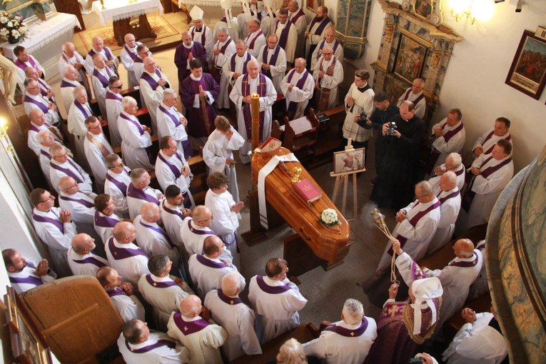 Tropie. Pogrzeb śp. bp. Władysława Bobowskiego