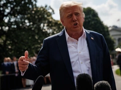 Trump zapowiada 30-procentowe cła na towary z UE i Meksyku 