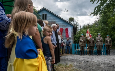 Uroczystości upamiętniające ofiary tragedii wołyńskiej we wsi Zielony Dąb