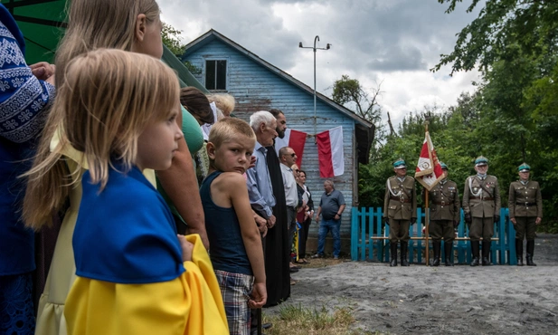 Uroczystości upamiętniające ofiary tragedii wołyńskiej we wsi Zielony Dąb