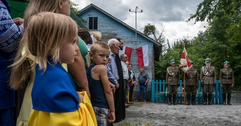 Uroczystości upamiętniające ofiary tragedii wołyńskiej we wsi Zielony Dąb