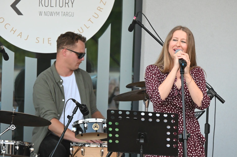 Niedzielne koncertowanie na tarasie MCK