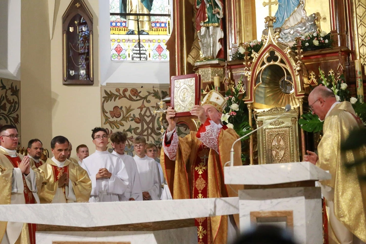 Konsekracja ołtarza w Przecławiu