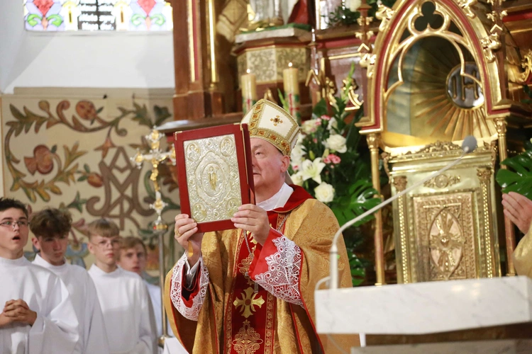 Konsekracja ołtarza w Przecławiu