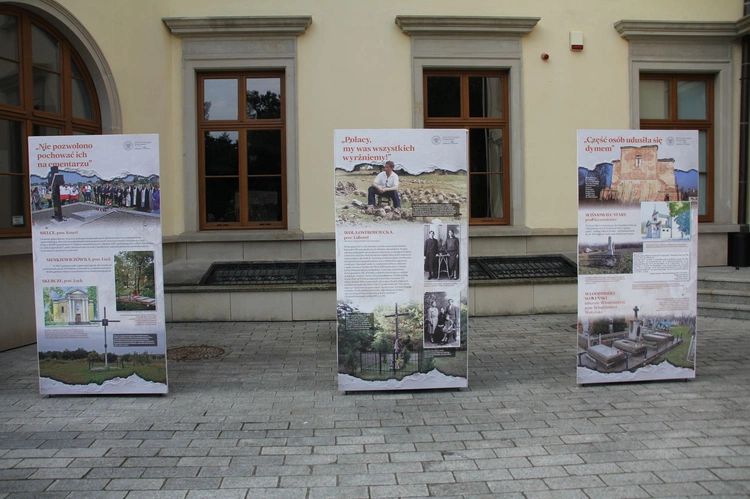 Zmarłych pogrzebać