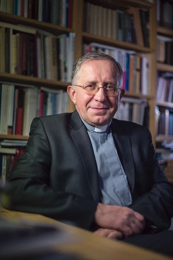 Ks. prof. dr hab. Józef Naumowicz  historyk wczesnego chrześcijaństwa, wykładowca na Uniwersytecie Kardynała Stefana Wyszyńskiego w Warszawie.