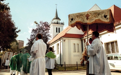 Dzięki determinacji bp. Edmunda Nowickiego i wieloletnim staraniom mieszkańców  – szczególnie z byłego Wolnego Miasta Gdańska – w 1971 r. Wojewódzka Rada Naczelna postanowiła przywrócić budynek  do funkcji sakralnych i przekazać go społeczności katolickiej. 