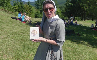 S. Marcela Jadczyszyn Z „Myślami różańcowymi” Barbary Kloss.