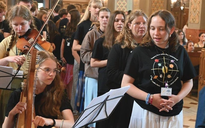 Muzyczna diakonia uświetniła grą i śpiewem to wydarzenie.