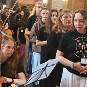 Muzyczna diakonia uświetniła grą i śpiewem to wydarzenie.