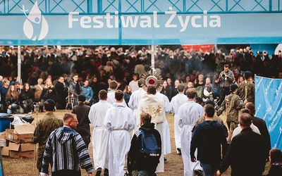 W wydarzeniu wzięły udział tysiące młodych. Na zdjęciu kadr z piątego dnia.