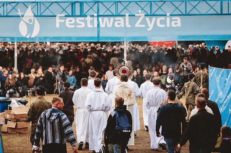 W wydarzeniu wzięły udział tysiące młodych. Na zdjęciu kadr z piątego dnia.