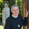 S. Zofia Przybył pochodzi z Katowic-Murcek. Do elżbietanek wstąpiła w 2004 roku. Skończyła teologię nauczycielską oraz podyplomowe studia teologii duchowości na WT Uniwersytetu Śląskiego.