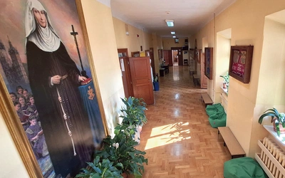 Od 400 lat charyzmatem sióstr jest szerzenie chwały Bożej przez posługę apostolską  wśród dzieci  i młodzieży. 