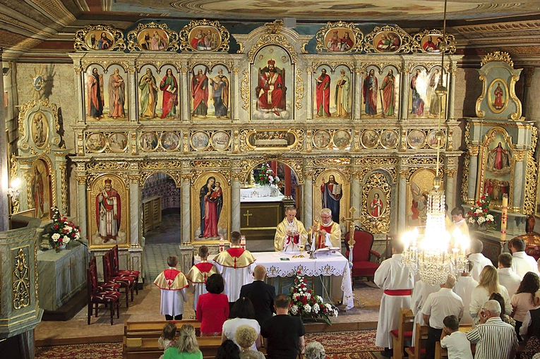 Odrestaurowany ikonostas robi wrażenie, a renowację przeszły tu także ołtarz z tabernakulum, wszystkie boczne ołtarze, polichromia na suficie i na ścianach, chór i ambona.
