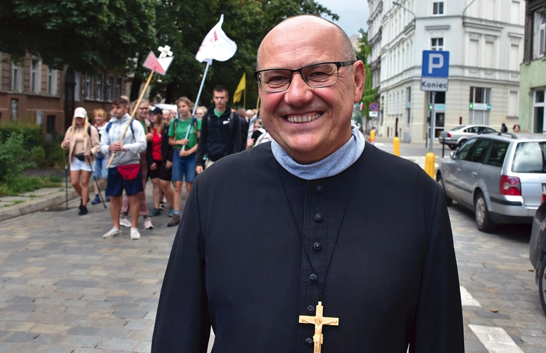 Już ponad 30. raz na maryjnym szlaku będzie można spotkać wrocławskiego biskupa pomocniczego.