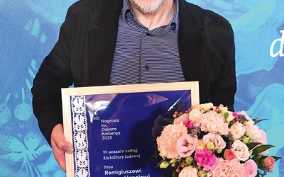 Remigiusz Mazur-Hanaj to muzyk, etnograf, animator i publicysta, który dokumentuje muzykę ludową  in crudo. To też współautor źródłowych publikacji etnomuzykologicznych i odnowiciel grania na lirze w Polsce. W Radiu Józef prowadził audycję „Muzyka ma duszę”. Współpracuje z Radiowym Centrum Kultury Ludowej Polskiego Radia.