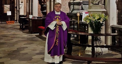 Zwiedzanie archikatedry wrocławskiej z proboszczem przyciągnęło tłum. Będzie kontynuacja