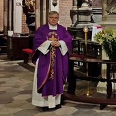 Zwiedzanie archikatedry wrocławskiej z proboszczem przyciągnęło tłum. Będzie kontynuacja