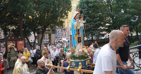 Szkaplerz jak dłoń Matki na twoim ramieniu