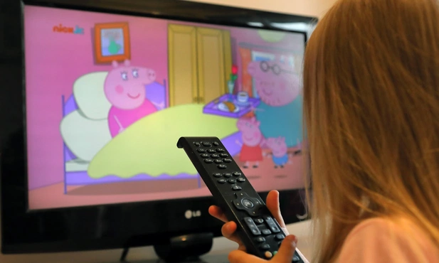 Niekontrolowane oglądanie bajek to „złudna niania” 