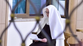 Ja jestem z tobą, przyodziewam cię