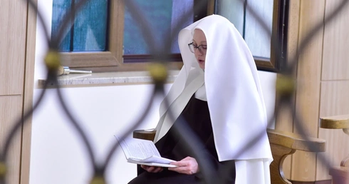 Ja jestem z tobą, przyodziewam cię