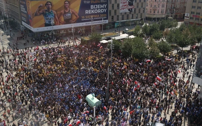 W sobotę w całej Polsce przeszły marsze antyimigranckie. W wielu miejscach organizowano też kontrmanifestacje