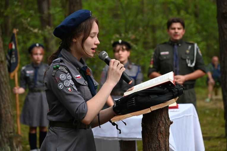 Harcerska Msza św. w lesie