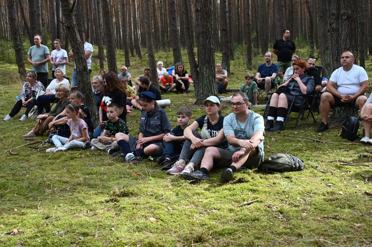 Harcerska Msza św. w lesie