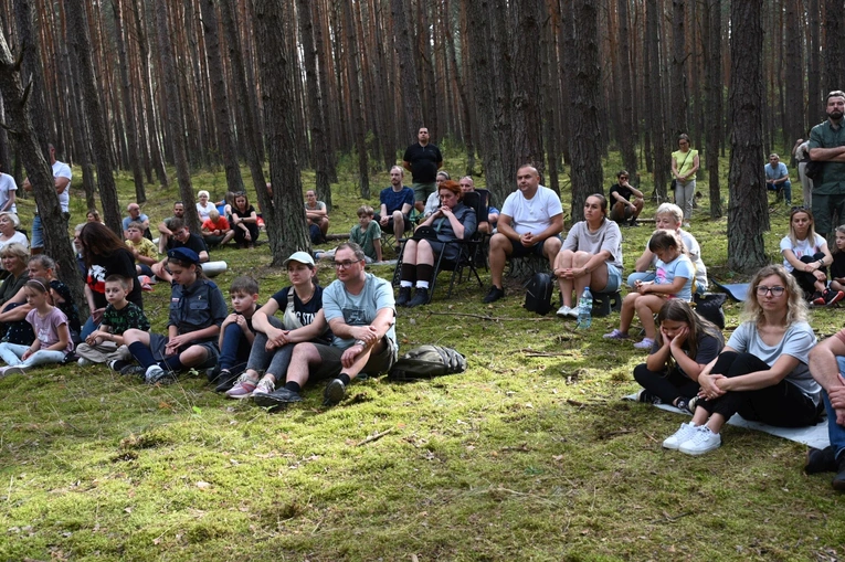 Harcerska Msza św. w lesie