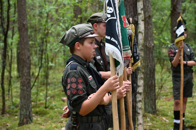 Harcerska Msza św. w lesie