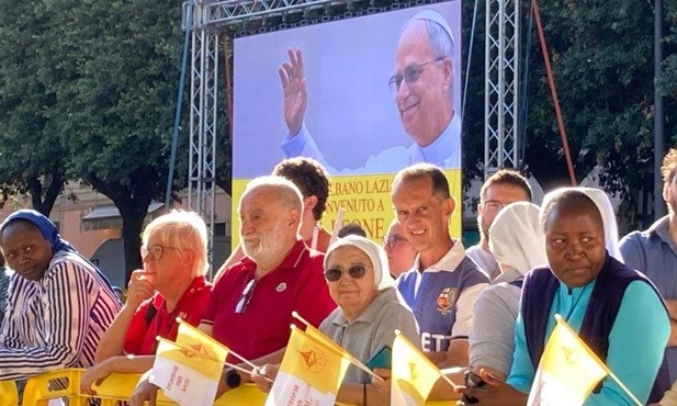 Leon XIV: rozpoczynać wszystko od modlitwy, aby dobrze służyć