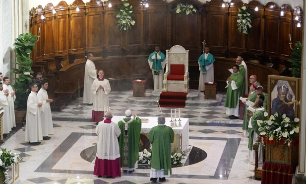 Leon XIV: życie chrześcijańskie wymaga zarówno słuchania jak i spieszenia z posługą